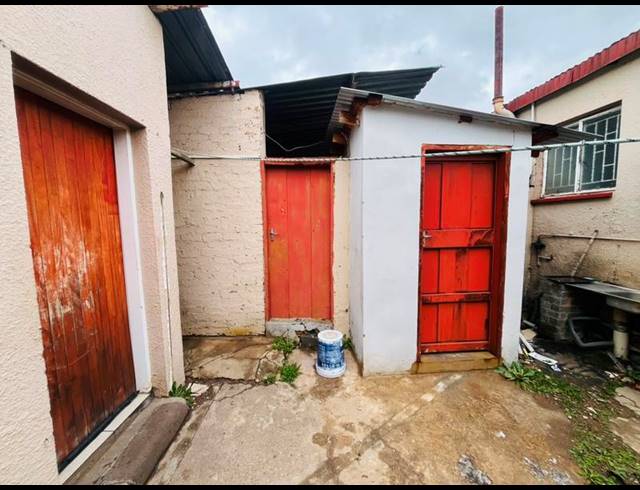 9 BEDROOM HOUSE FOR SALE IN BOKSBURG NORTH